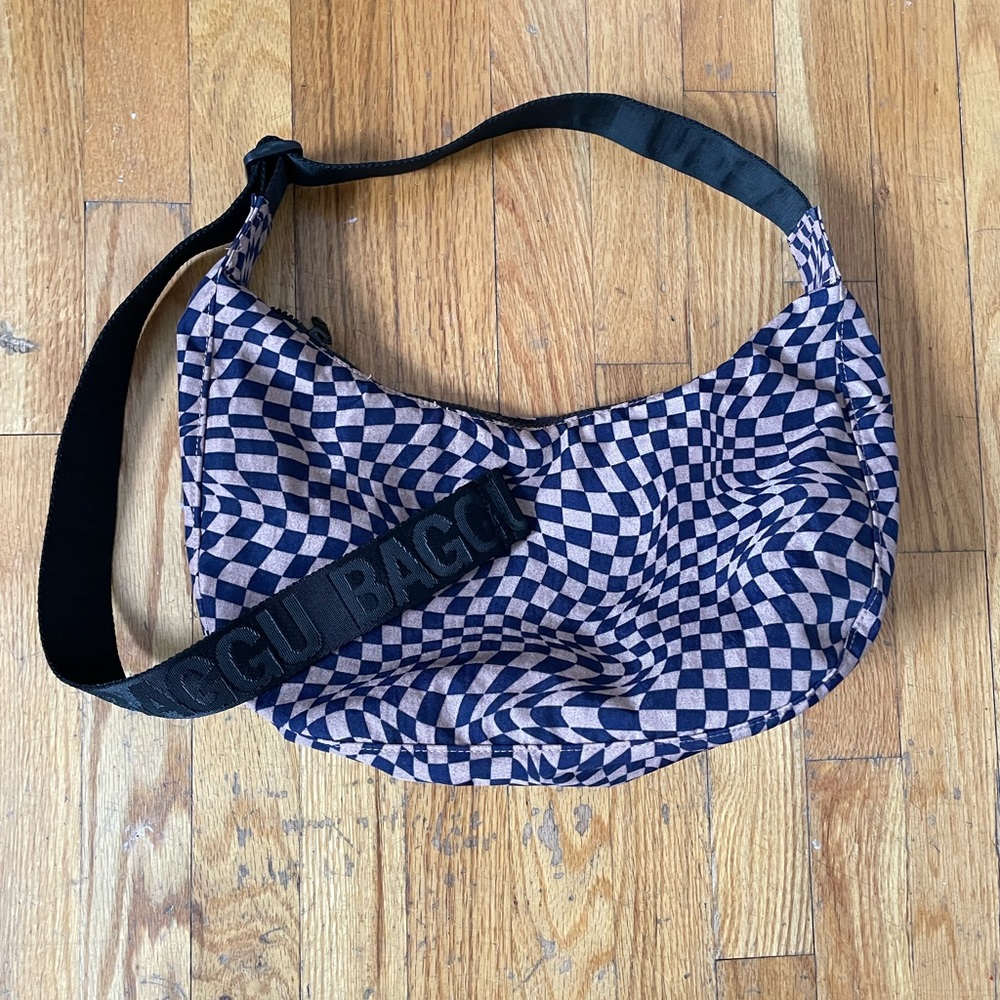 Baggu Medium Nylon Crescent bag